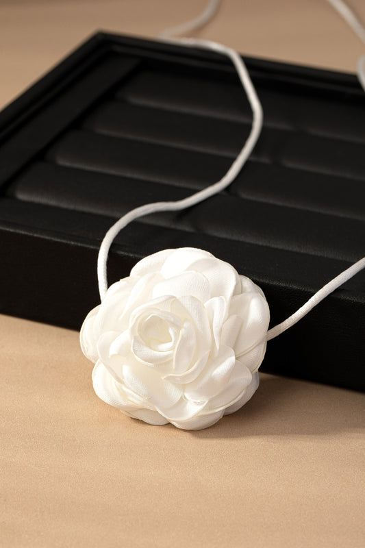 FLOWER CHOKER