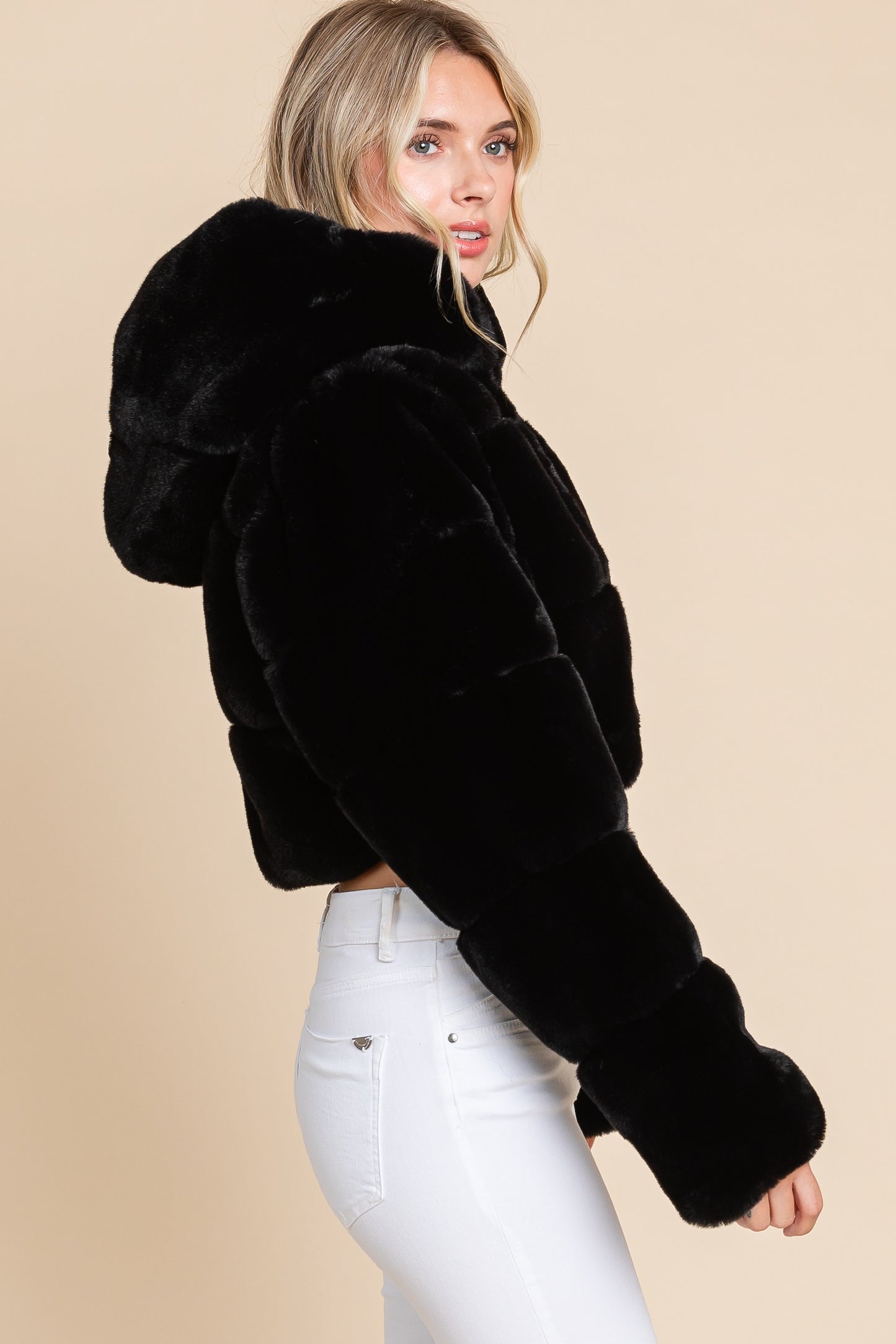 SNOW FAUX FUR CROP JACKET