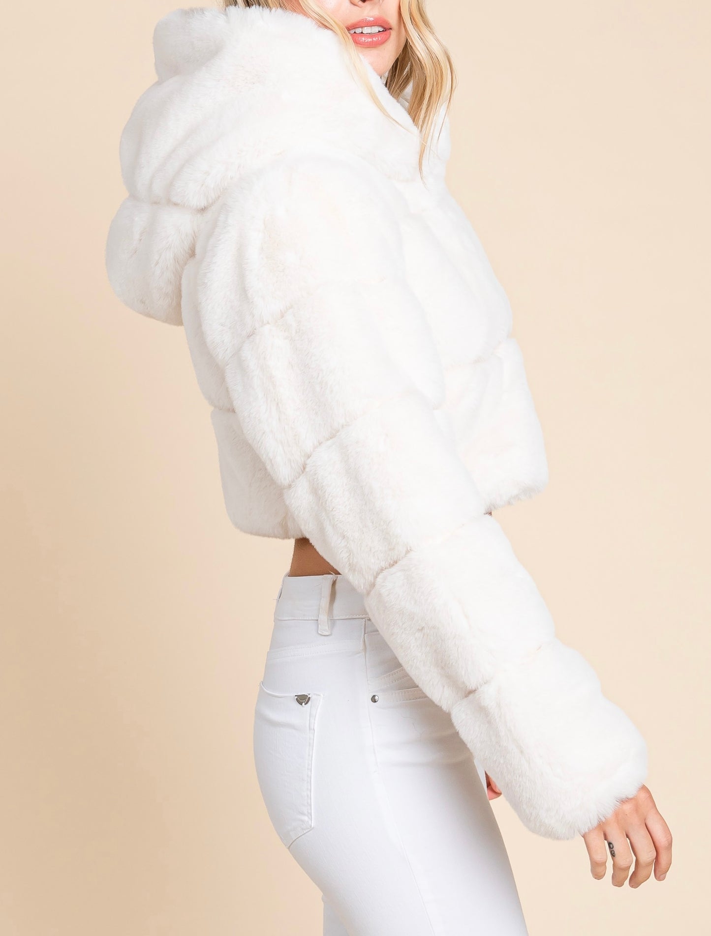 SNOW FAUX FUR CROP JACKET
