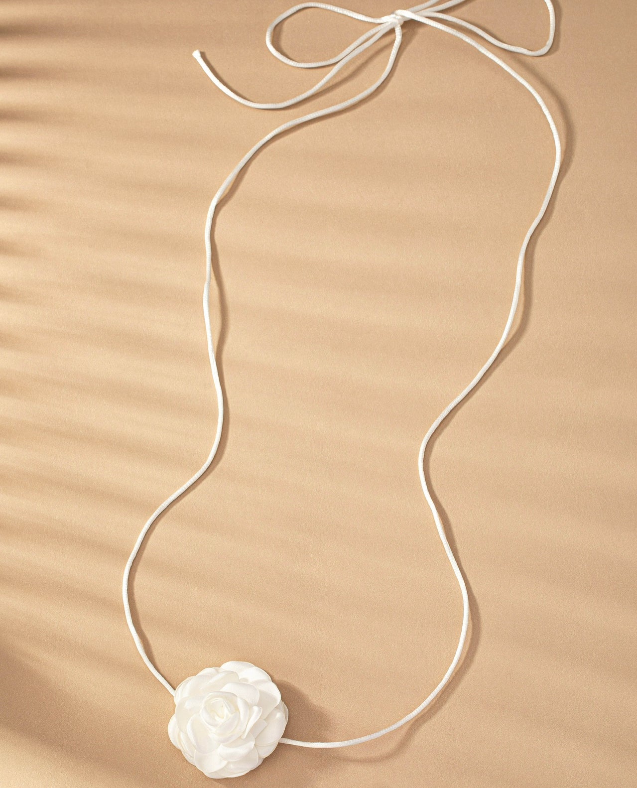 FLOWER CHOKER