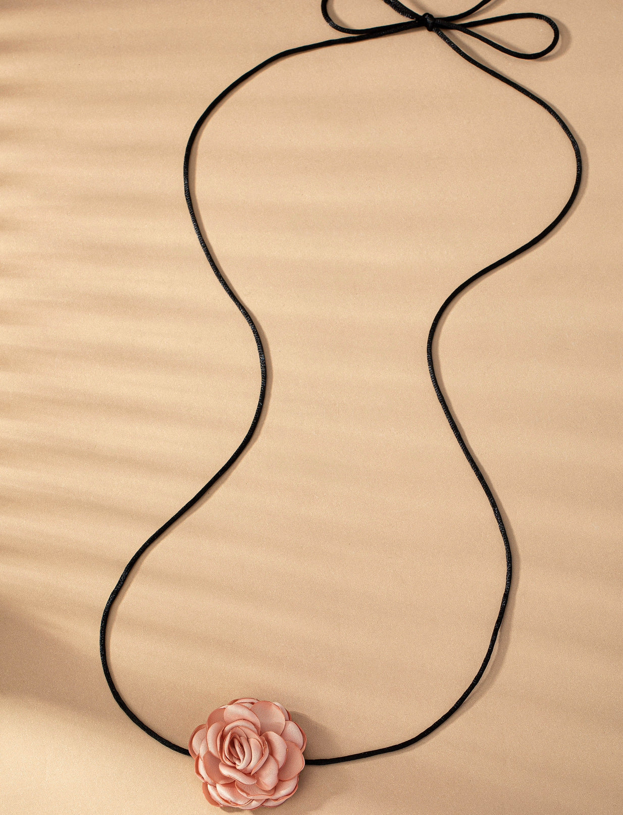FLOWER CHOKER