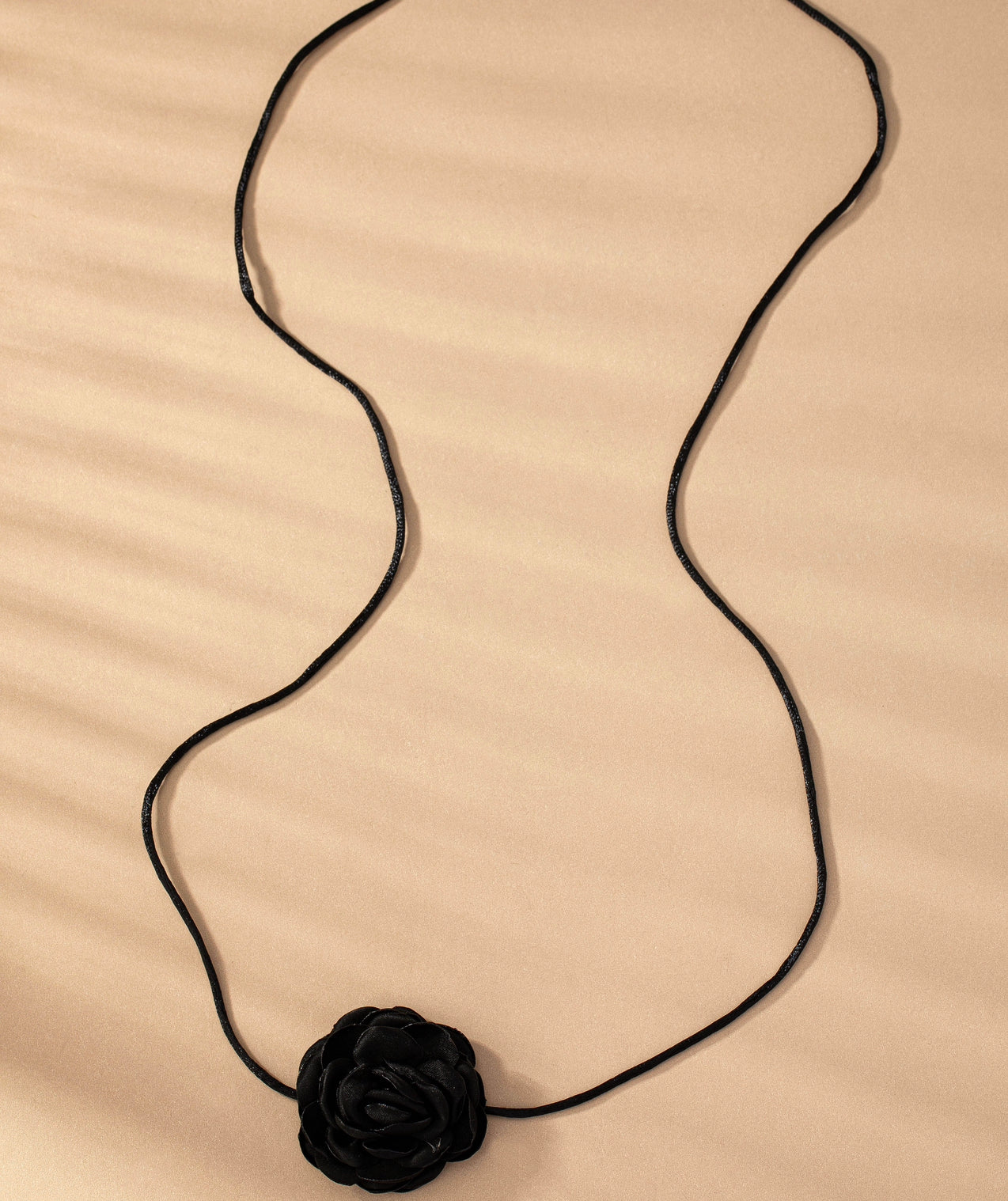 FLOWER CHOKER